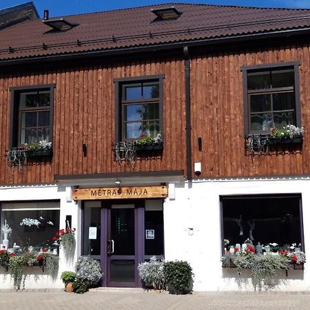Metras Maja Hotell Aizpute Eksteriør bilde
