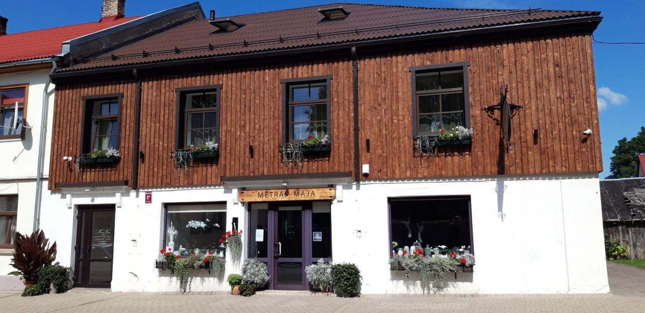 Metras Maja Hotell Aizpute Eksteriør bilde