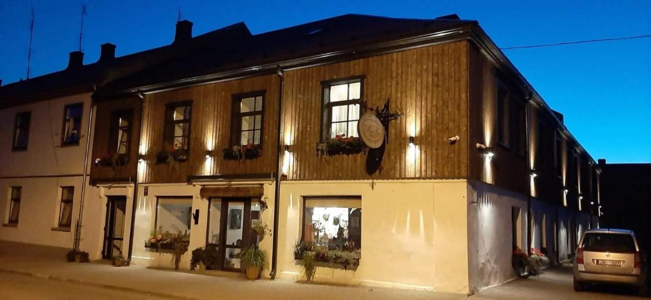Metras Maja Hotell Aizpute Eksteriør bilde