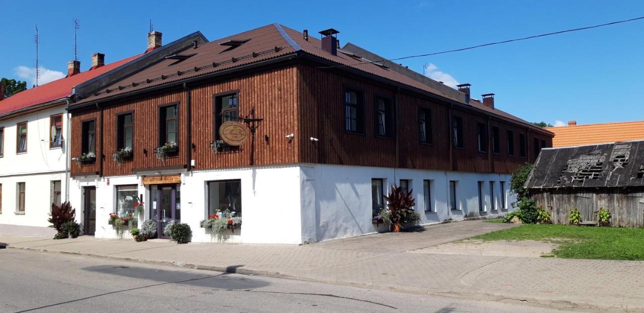 Metras Maja Hotell Aizpute Eksteriør bilde