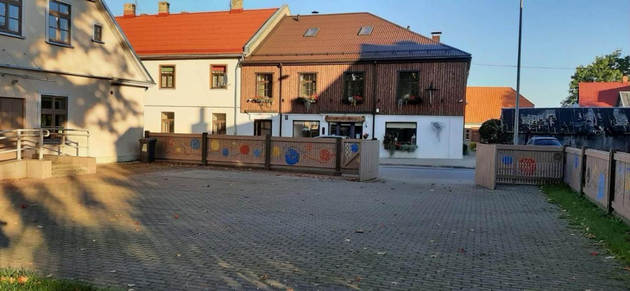 Metras Maja Hotell Aizpute Eksteriør bilde