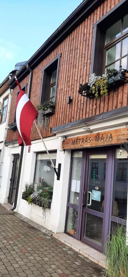 Metras Maja Hotell Aizpute Eksteriør bilde