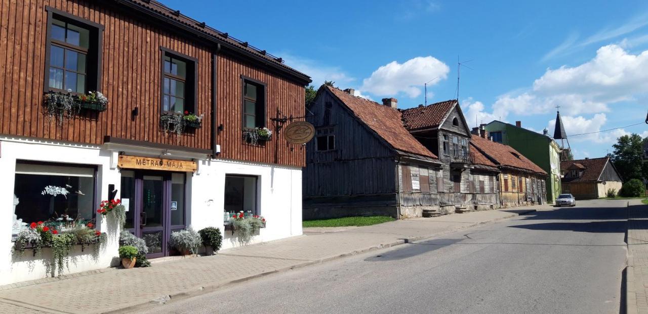 Metras Maja Hotell Aizpute Eksteriør bilde